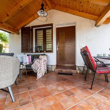 Apartman "Ela" Njivice Exteriér fotografie