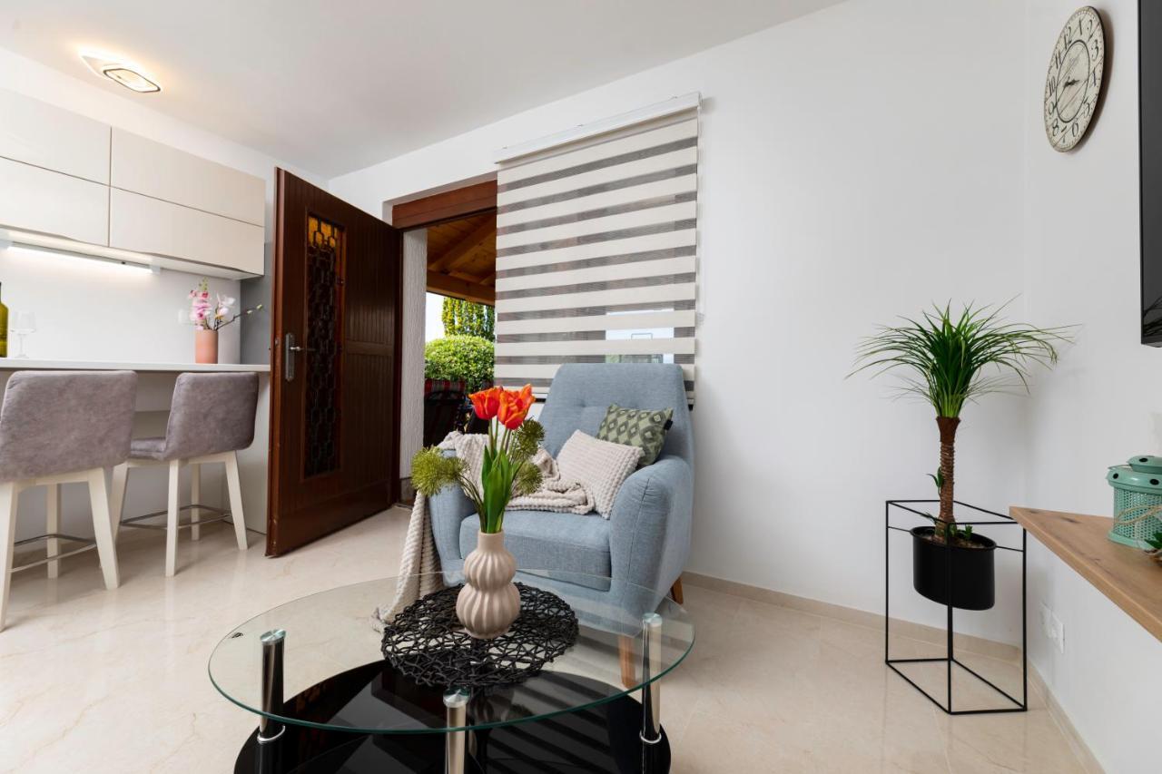 Apartman "Ela" Njivice Exteriér fotografie