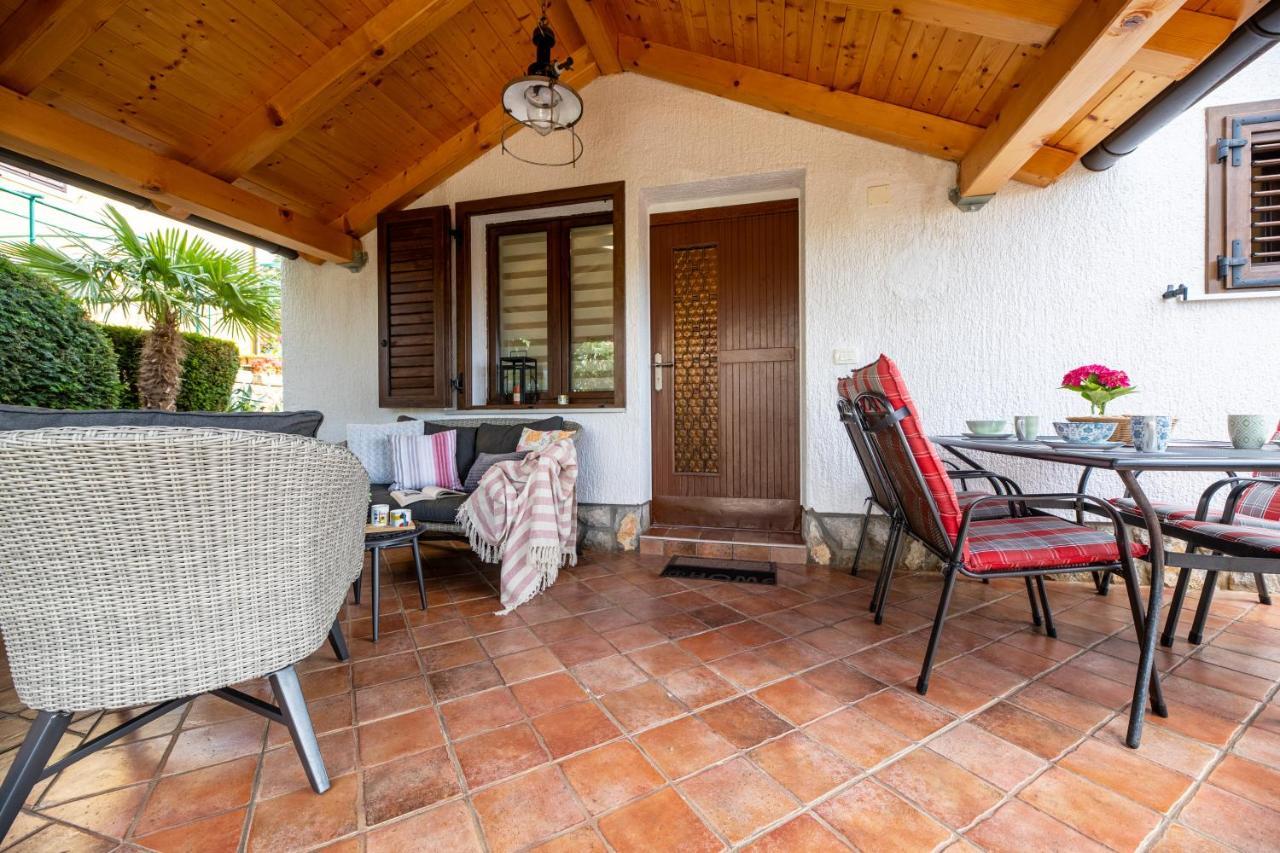 Apartman "Ela" Njivice Exteriér fotografie