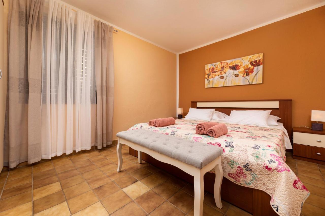 Apartman "Ela" Njivice Exteriér fotografie