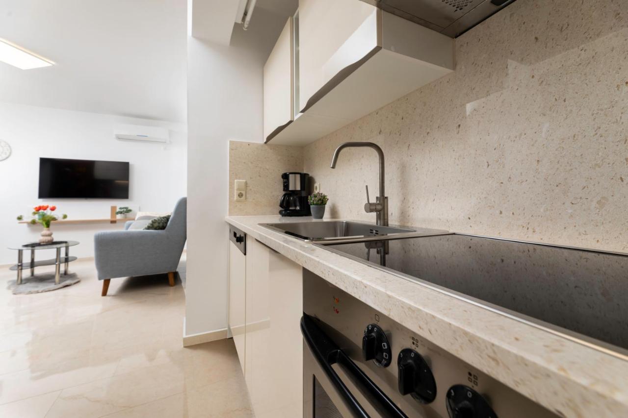 Apartman "Ela" Njivice Exteriér fotografie
