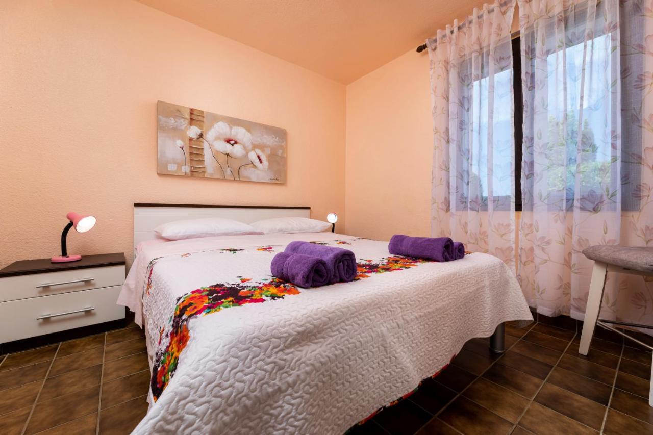 Apartman "Ela" Njivice Exteriér fotografie