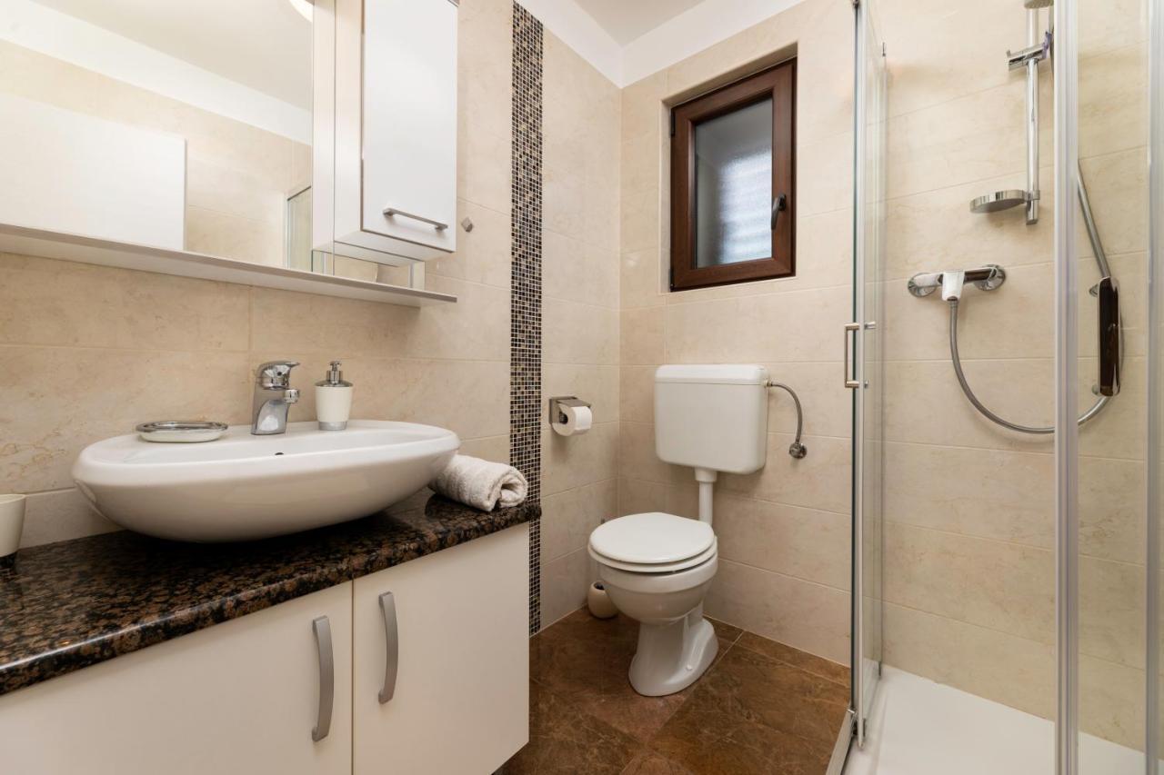 Apartman "Ela" Njivice Exteriér fotografie