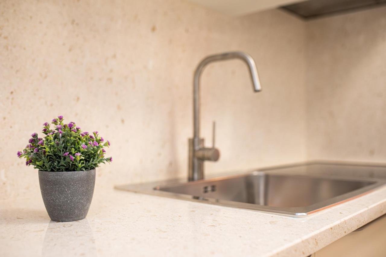 Apartman "Ela" Njivice Exteriér fotografie