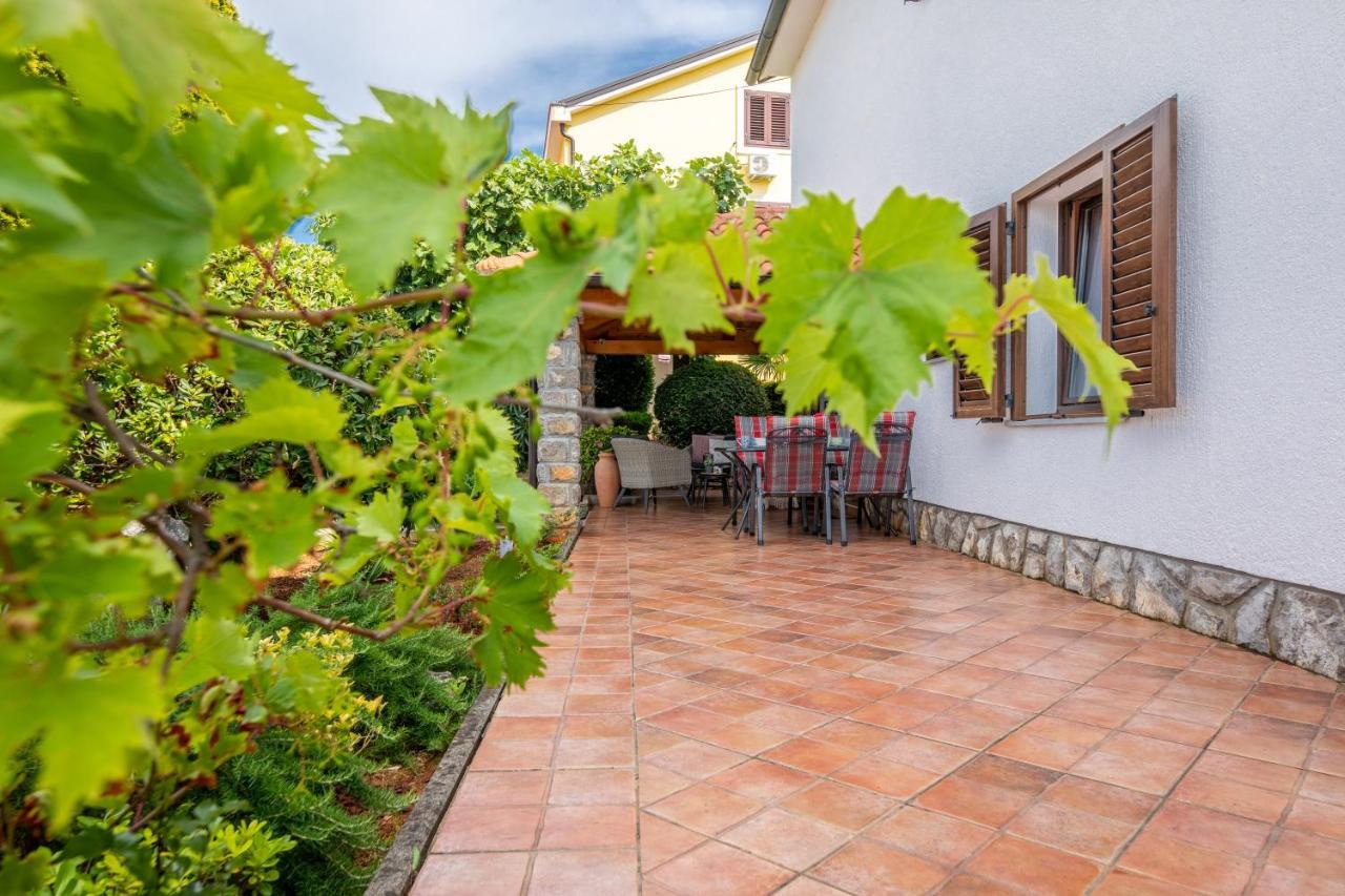 Apartman "Ela" Njivice Exteriér fotografie