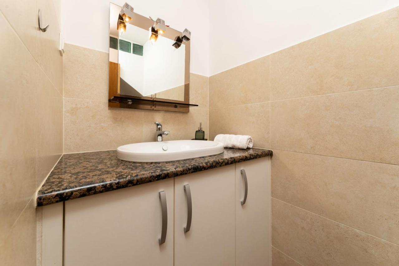 Apartman "Ela" Njivice Exteriér fotografie