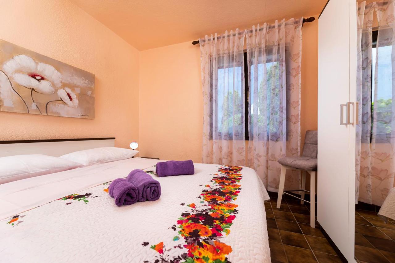 Apartman "Ela" Njivice Exteriér fotografie