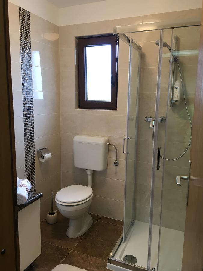 Apartman "Ela" Njivice Exteriér fotografie