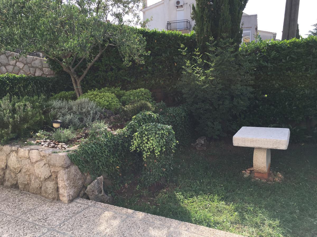 Apartman "Ela" Njivice Exteriér fotografie