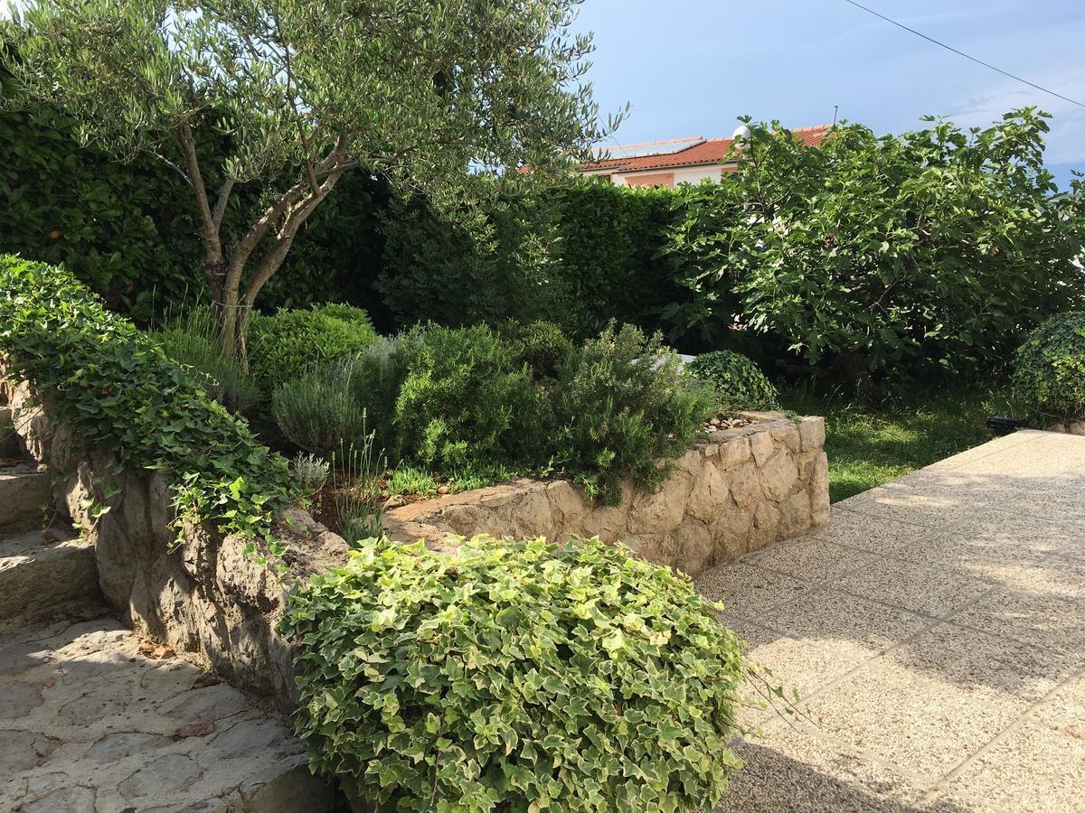Apartman "Ela" Njivice Exteriér fotografie