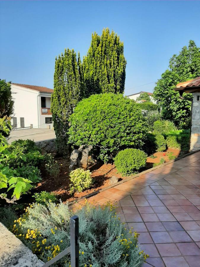 Apartman "Ela" Njivice Exteriér fotografie